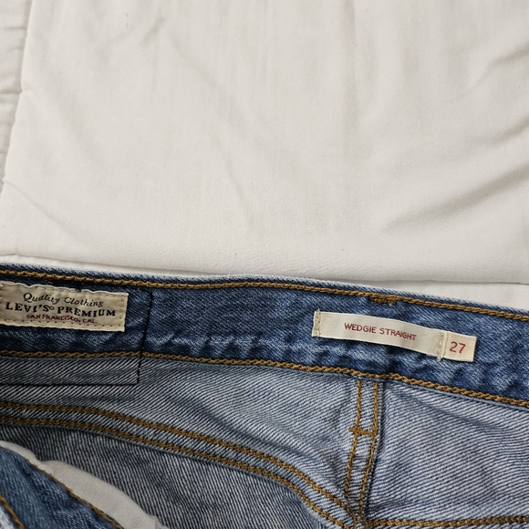 Levis Jeans Womens 27 Blue Wedgie Straight Distressed Raw Hem Button Fly Crop - Picture 2 of 10